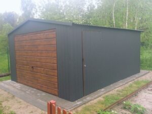 Blechgarage, Anthrazit, einseitig geneigt, Flügeltor, holzähnlicher Nussbaum