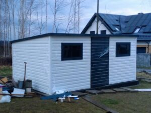 Blechgarage Gartenhaus weiß Schräge nach hinten einflügelige Tür Graphit