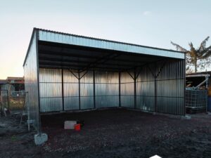 Carport Blechschräge nach hinten verzinkte Blechgarage