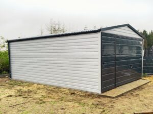 Einzelgarage aus Blech, weißer Giebel, Flügeltor, anthrazitfarbene Tür