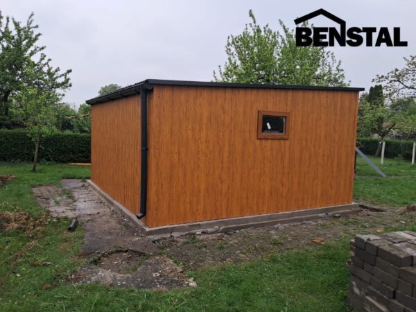 Einzelwagen-Blechgarage-mit-holzaehnlichem-Gefaelle-nach-hinten