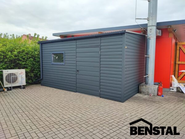 Garage-Blechdach-Front-Anthrazit-Werkzeughaus