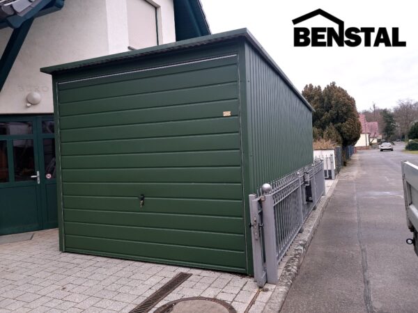 Blechgarage  Einzelgarage aus Blech mit Dachschräge nach hinten, 3x5, Farbe Grün